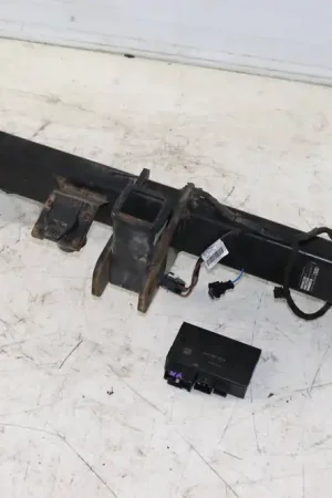 Hot Deal Audi Bumper Reinforcement / Trailer Hitch Kit (Q7) 4M0803881A