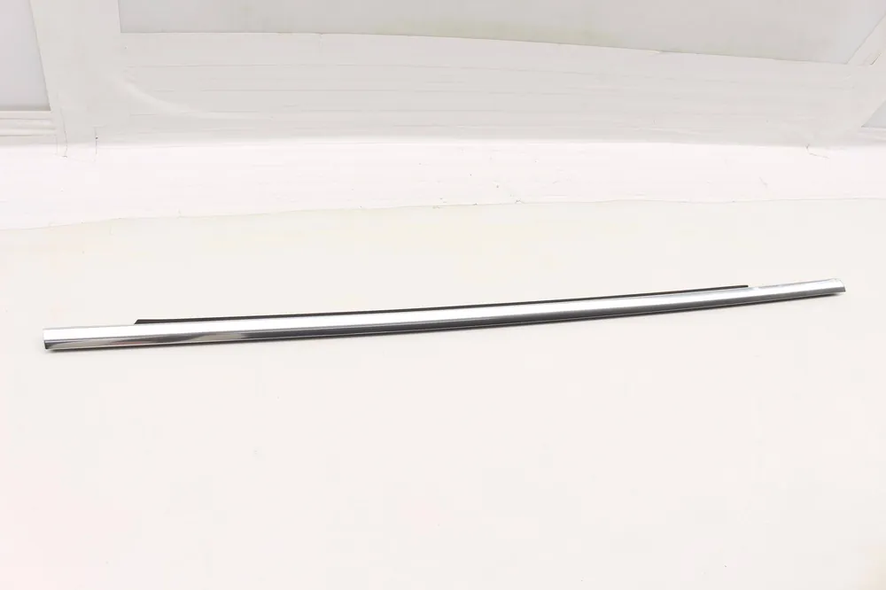 VW Front Right Outer Door / Window Slot Seal / Trim 3D4837476J Free Delivery